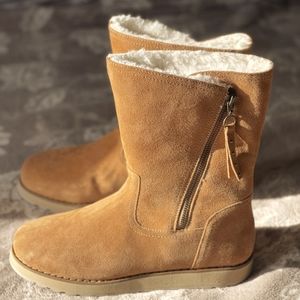 Skechers womens warm fuzzy boots size 9 beautiful tan boots
